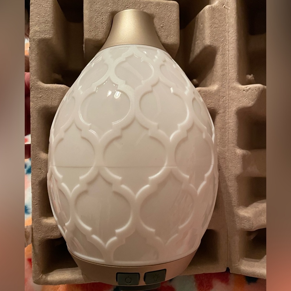Essential Oils diffuser. Brand new - opened for pictures only.
